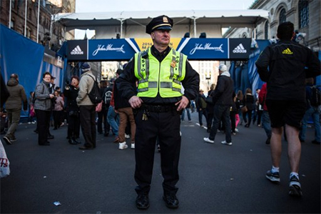 Boston blinda su maratón con una política ’sin mochila’ y el doble de policías